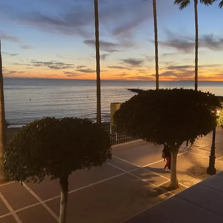 Eden Roc I Apartment